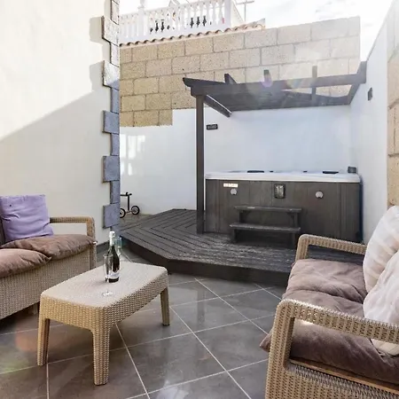 Mar Mit Privatem Pool Und Jacuzzi Im Suden Von Teneriffa * Palm-mar